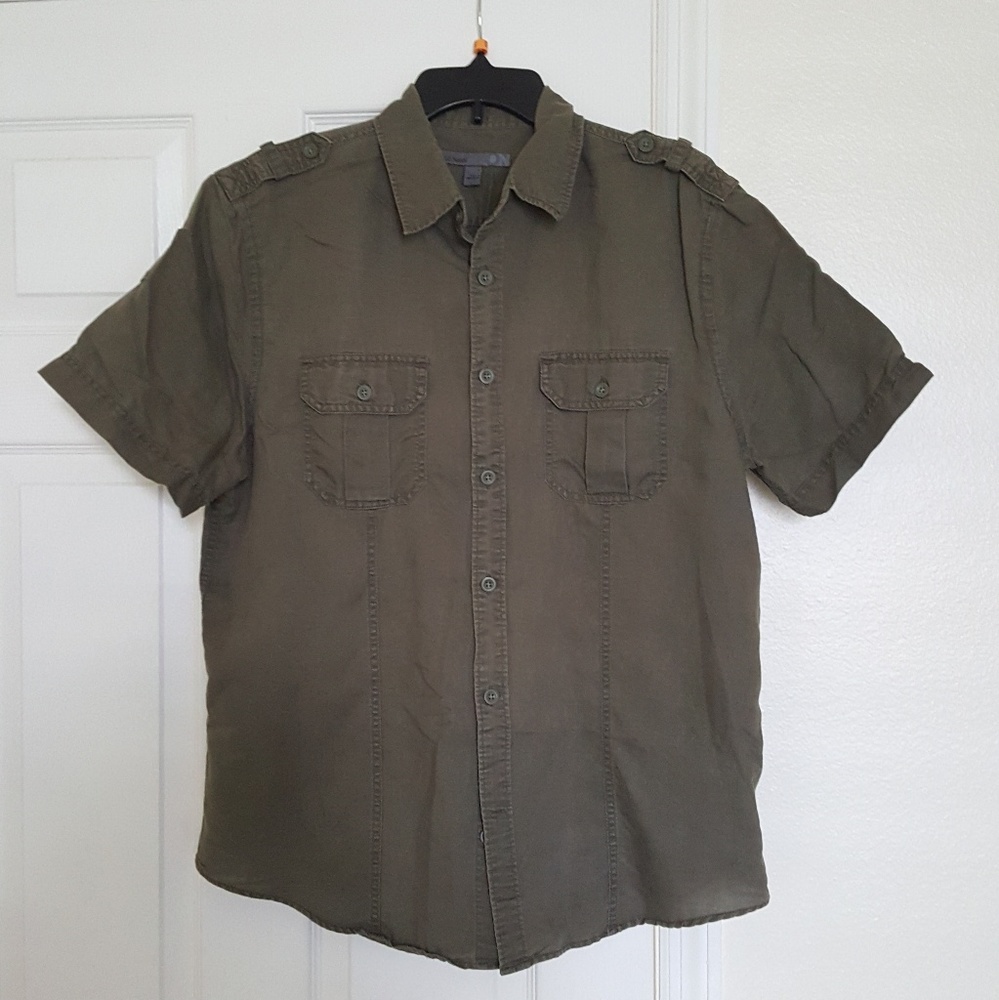 Old Navy Short Sleeve 2 pocket button down shirt